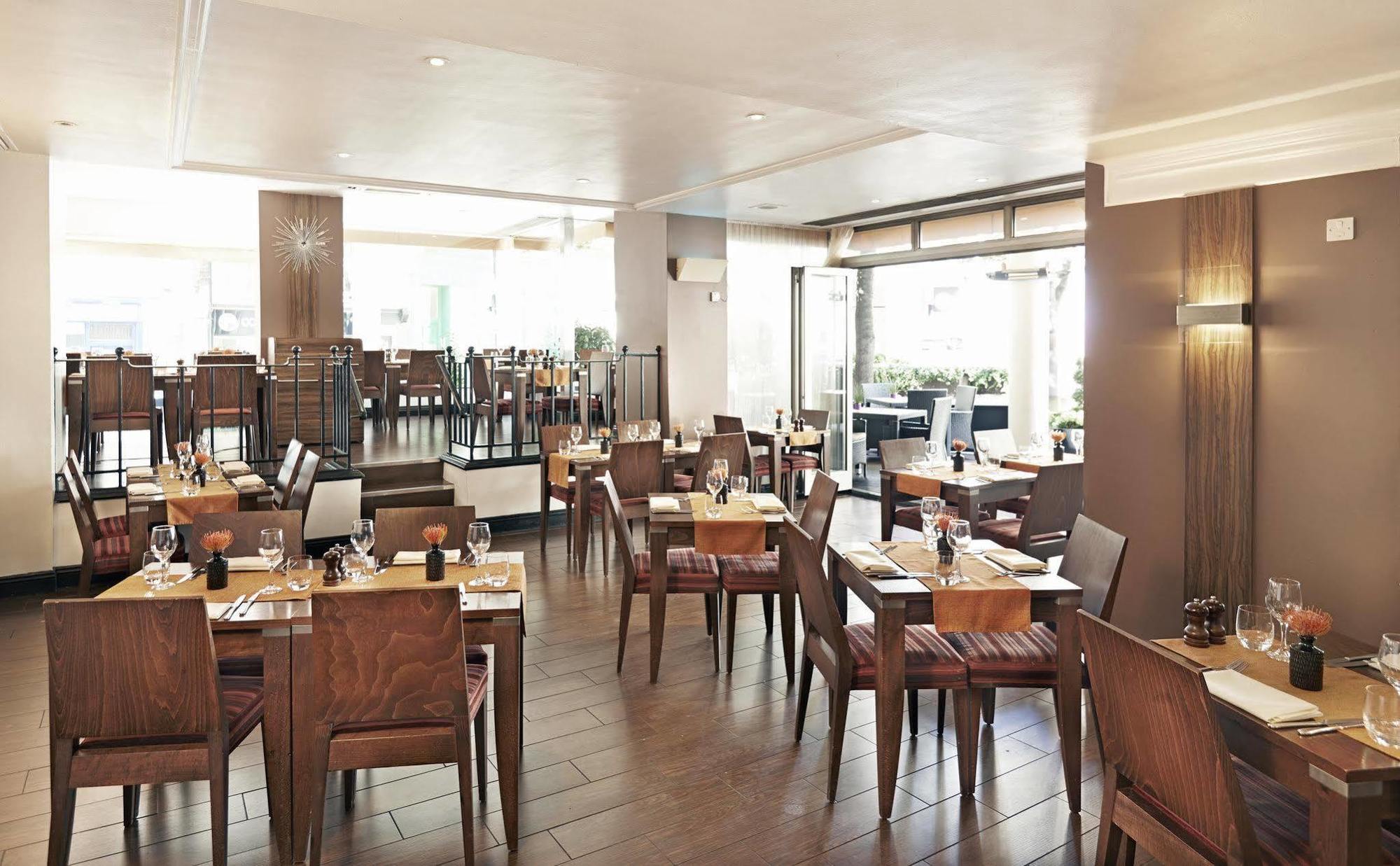 Thistle Trafalgar - Leicester Square Лондон Экстерьер фото